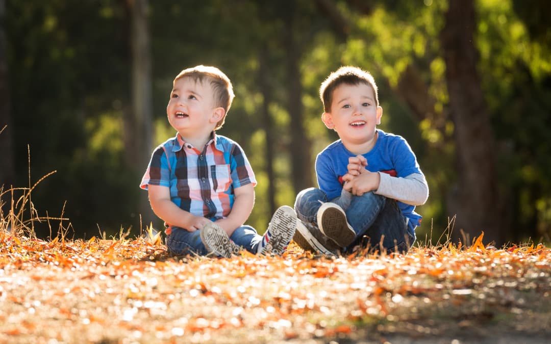 Autumn family portraits in the park