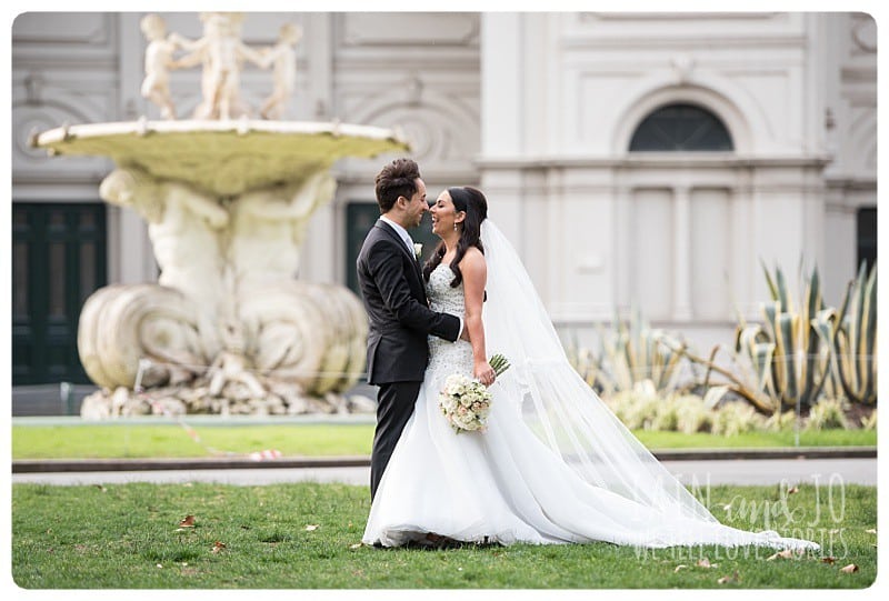 Showtime Natural Elegant Wedding Photography South Wharf Love Stories 