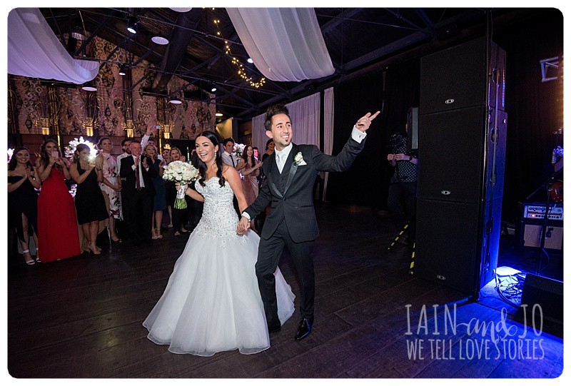 Showtime Natural Elegant Wedding Photography South Wharf Love Stories 