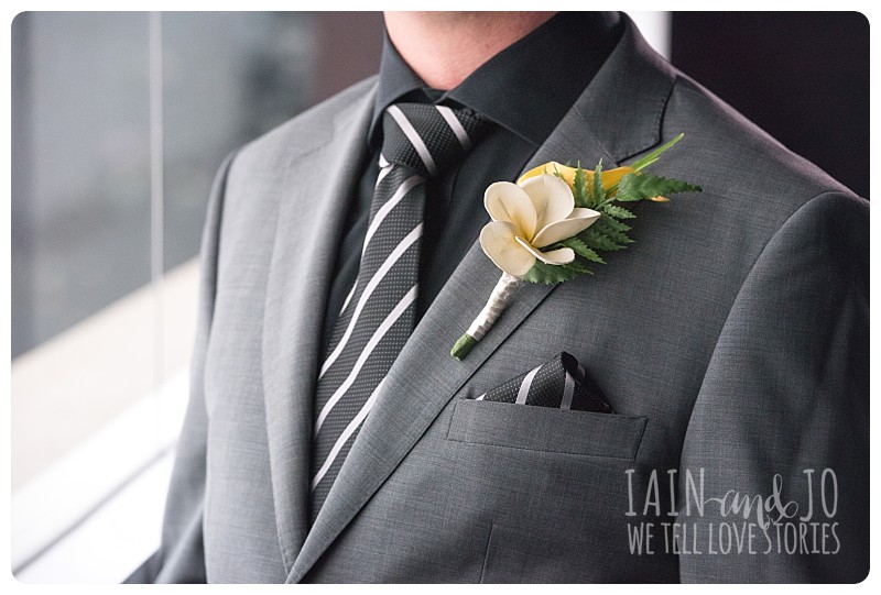 groom's boutonniere